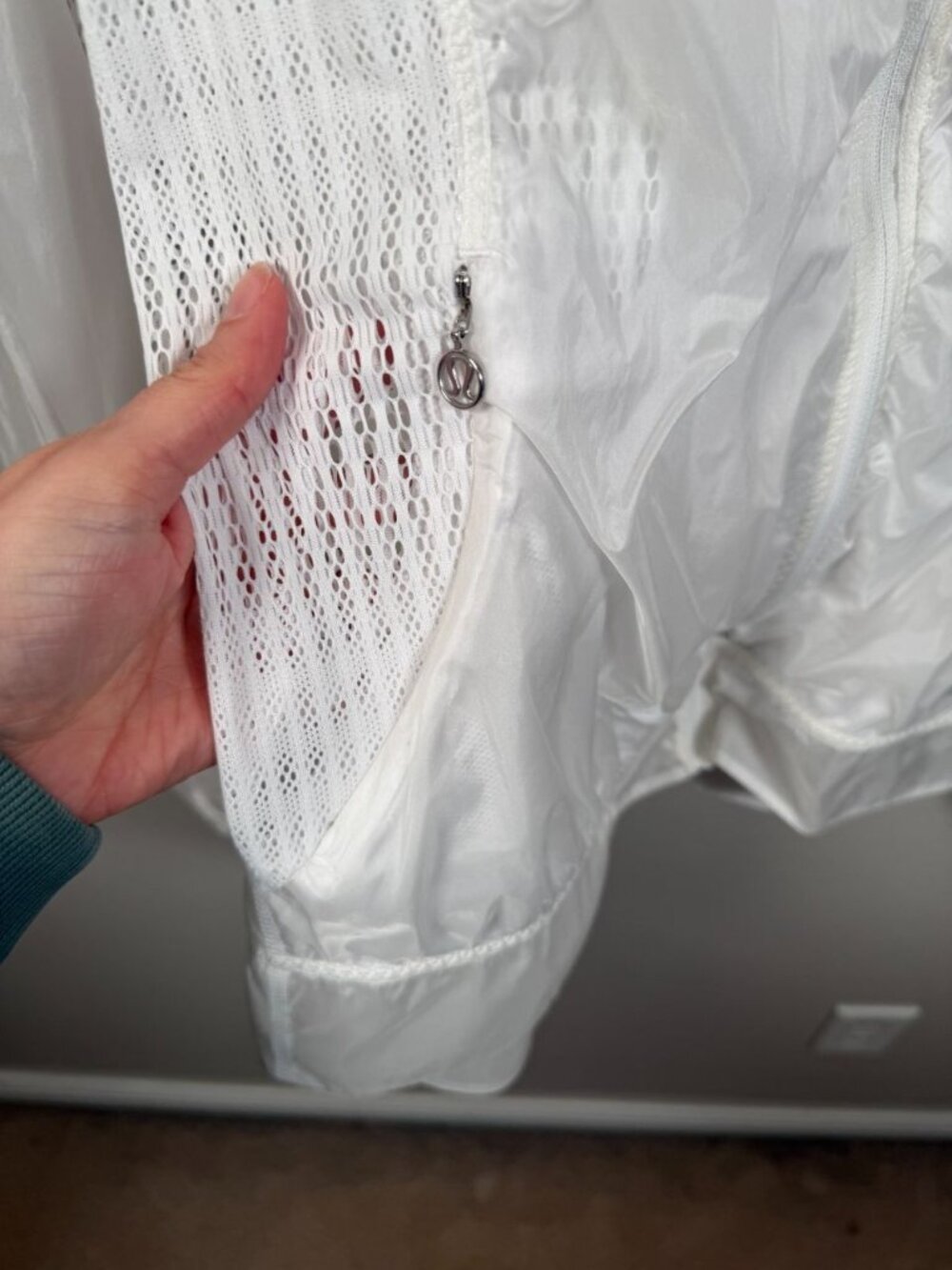 Lululemon Run Nothin' To Hide Jacket Size 8 White Windbreaker Running Athletic - Picture 10 of 12